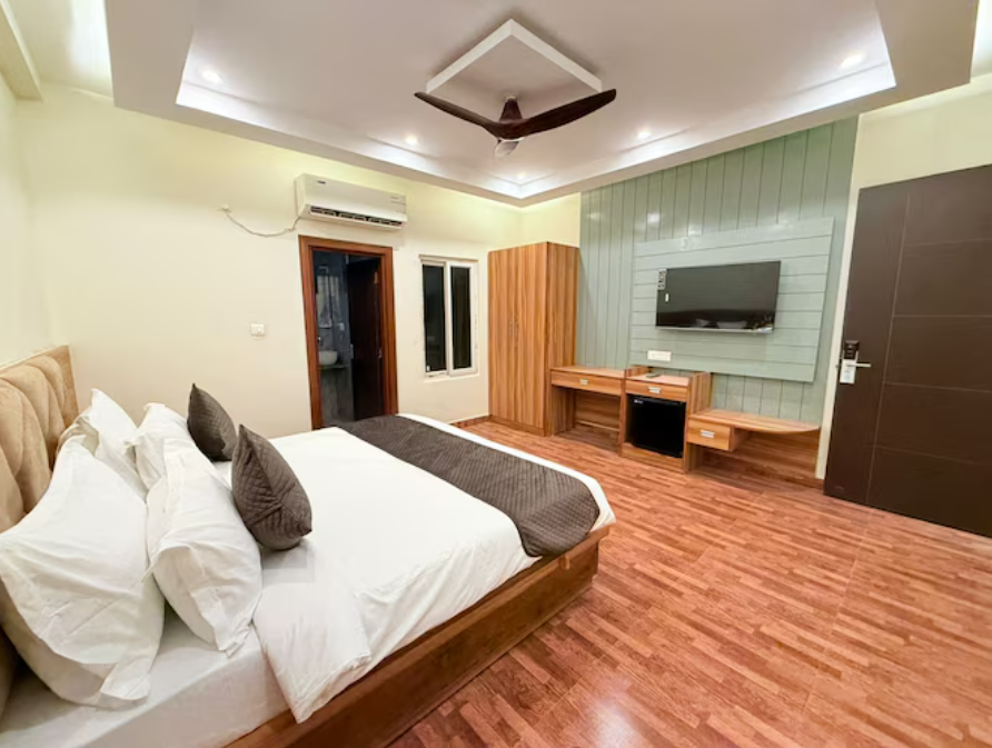 The Prominence Premium Hotel & Banquet Deluxe Room 5