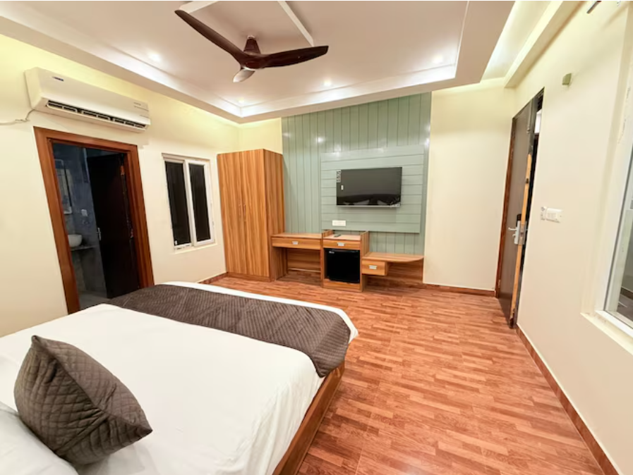 The Prominence Premium Hotel & Banquet Deluxe Room 4