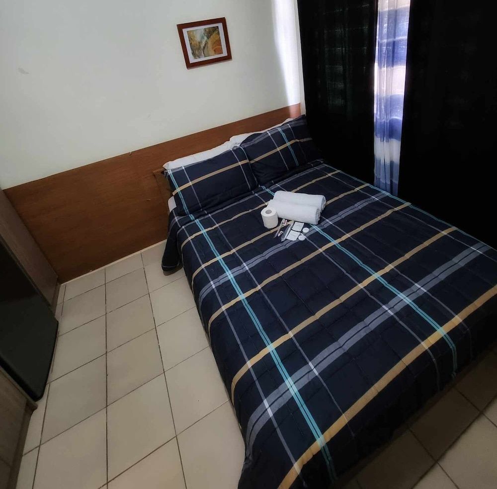 MACK'S AWESOME PLACE 715 Basic Studio 2