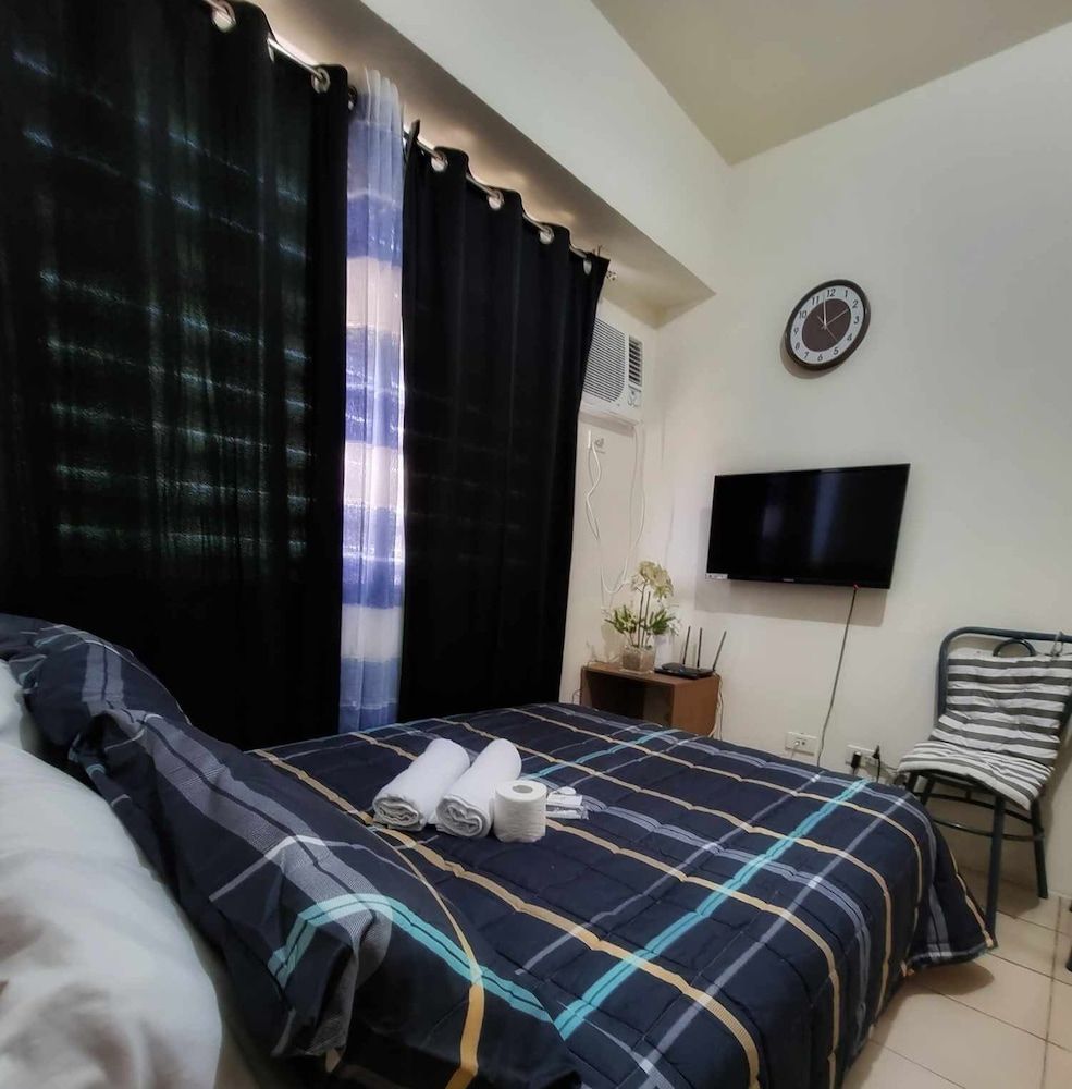 MACK'S AWESOME PLACE 715 Basic Studio 3