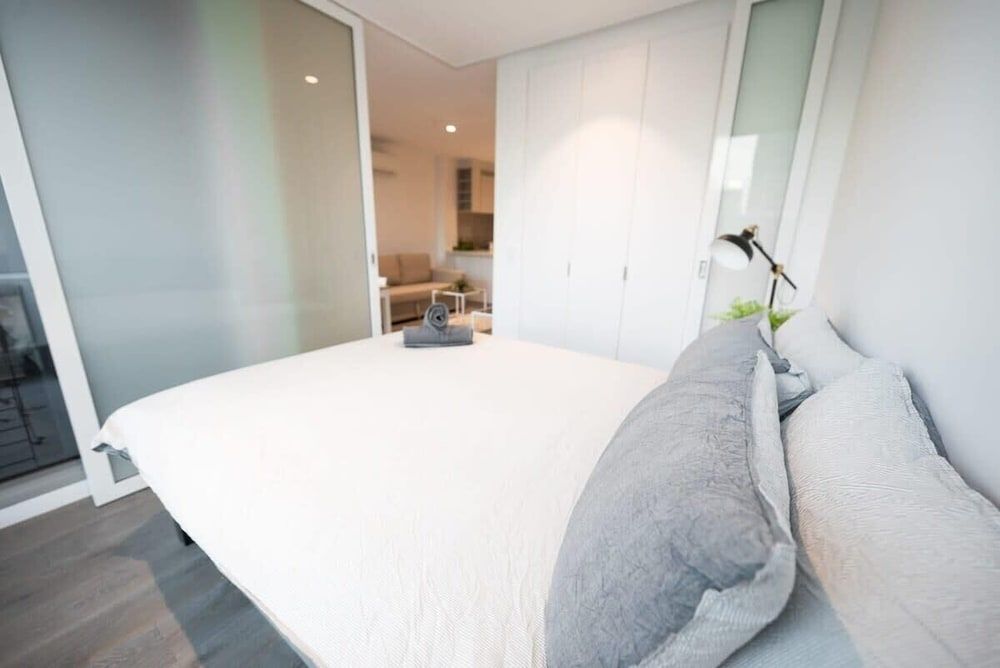 A Chic 2br, CBD Apartment Near Southern Cross Apartment (2 Bedrooms) 3
