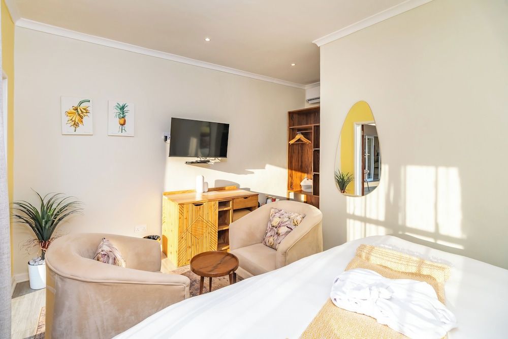 36 Alexander Guest House Deluxe Double Room 2