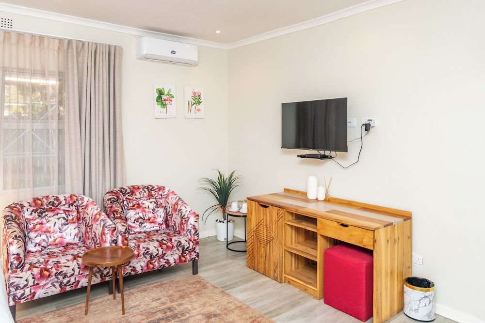 36 Alexander Guest House Deluxe Double Room 6