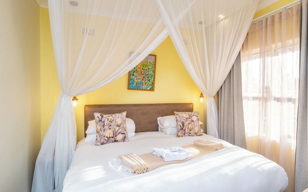 36 Alexander Guest House Deluxe Double Room 4