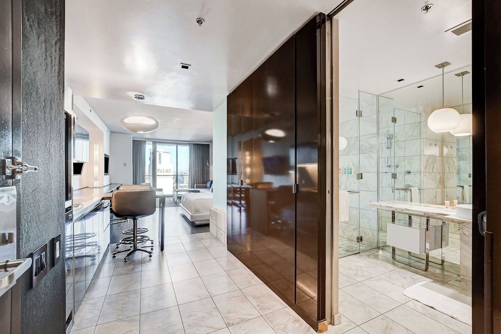 Palms Place - Strip View - High floor Deluxe Studio Suite, City View 16