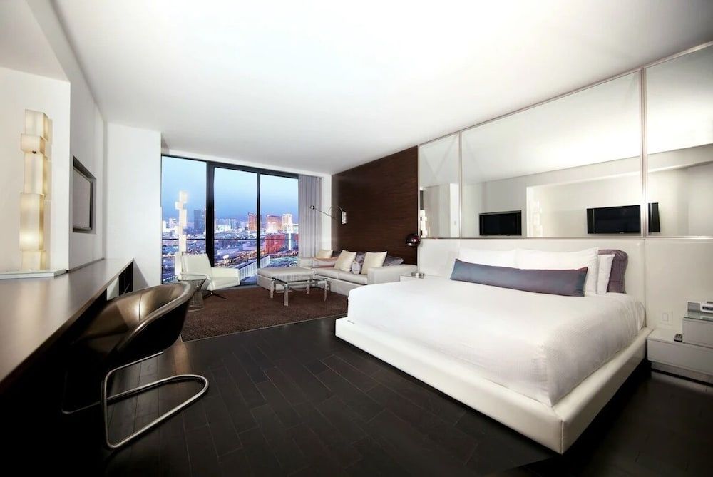 Palms Place - Strip View - High floor Deluxe Studio Suite, City View 4