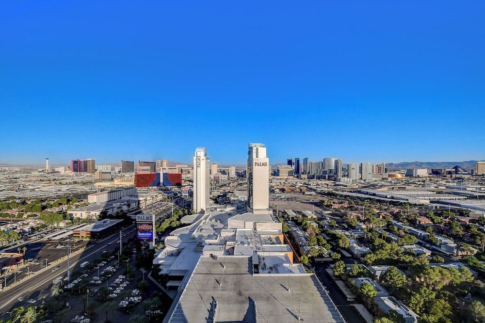 Palms Place - Strip View - High floor Deluxe Studio Suite, City View 9