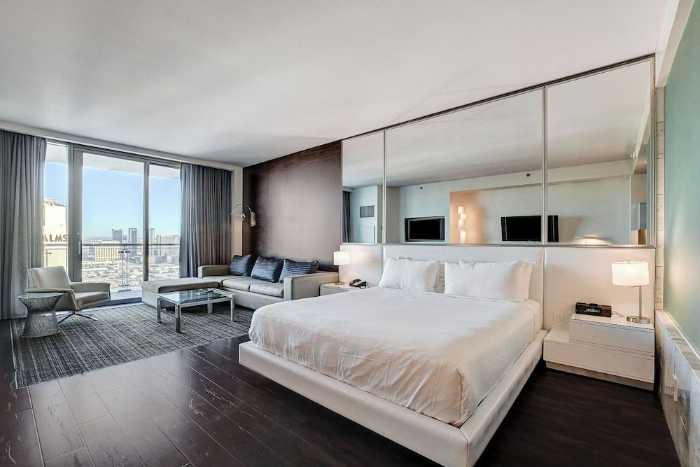 Palms Place - Strip View - High floor Deluxe Studio Suite, City View 2