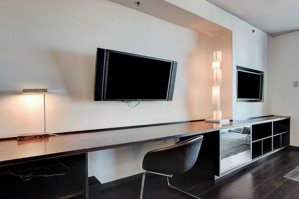 Palms Place - Strip View - High floor Deluxe Studio Suite, City View 21