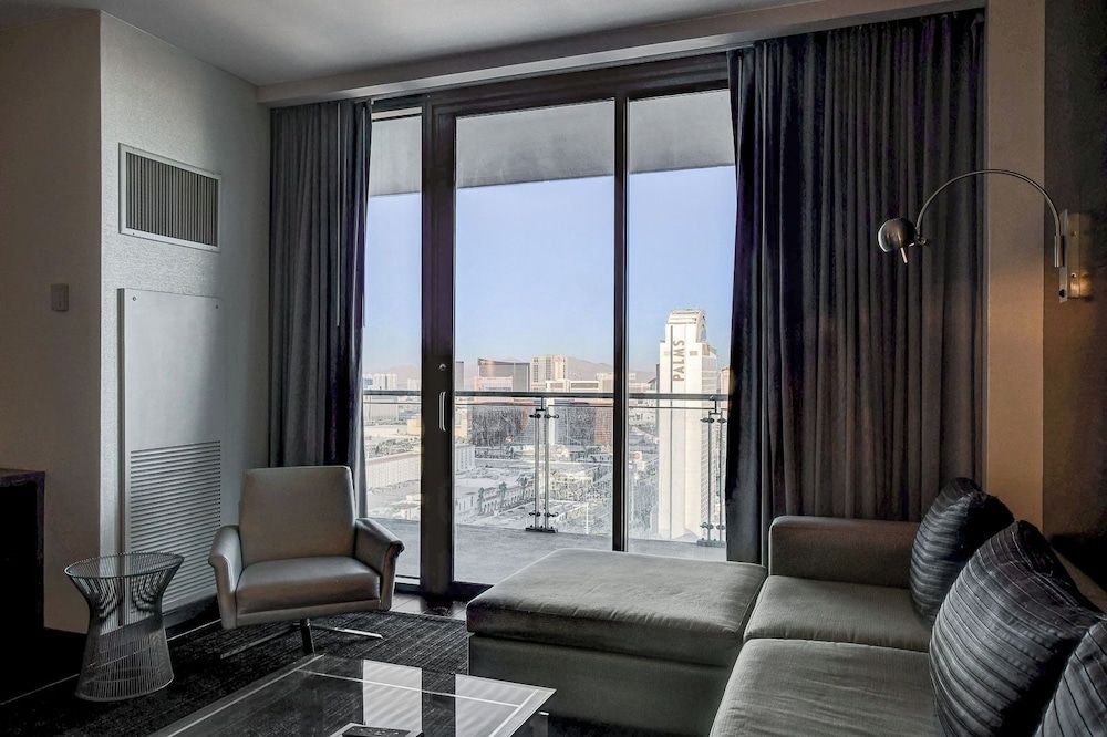 Palms Place - Strip View - High floor Deluxe Studio Suite, City View 22