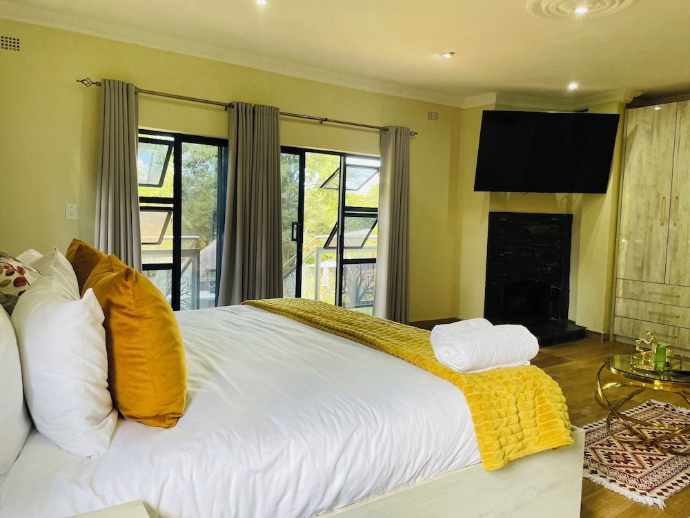 MyFaveCasa Luxury Double or Twin Room 2