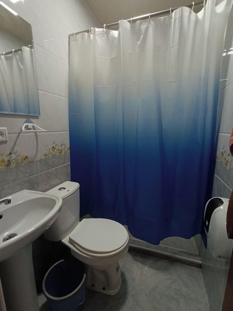 Caravan Hostel Economy Shared Dormitory, Men only 2