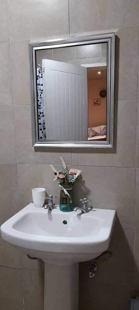 Theo's Self Catering Holiday Home, Meanwood House, 3 Bedrooms, Accessible 5