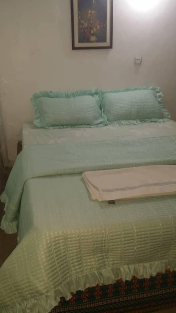 GreenPage Apartments Kiyovu Basic Apartment, Mountain View 4