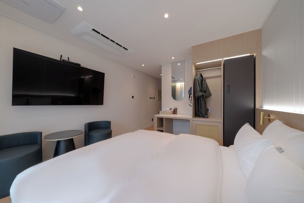 HAVENUE Business Double Room, 1 Double Bed, Non Smoking, City View 7