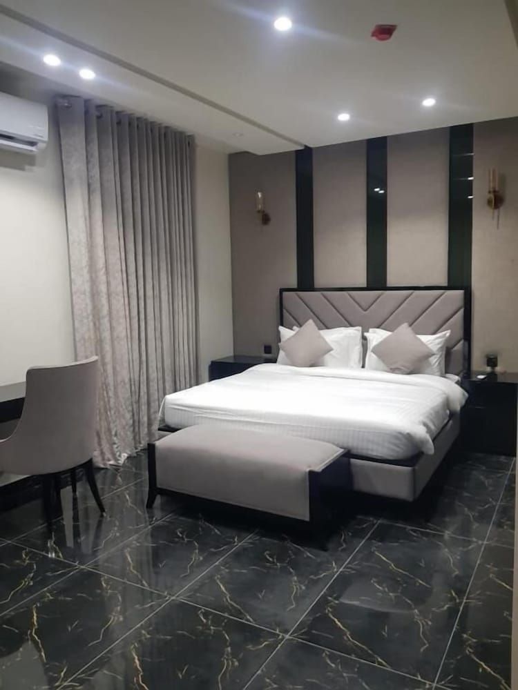 Oasis Suite Hotel Deluxe Room 5