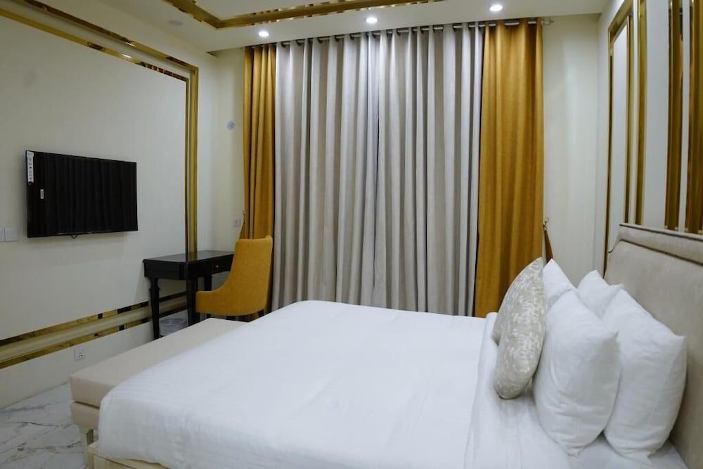 Oasis Suite Hotel Deluxe Room