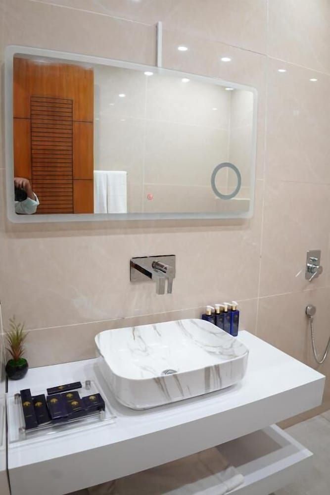 Oasis Suite Hotel Deluxe Room 7