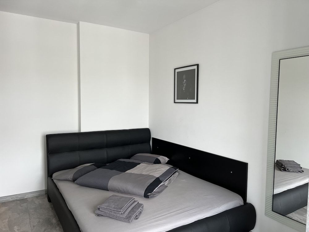 Cozy 2-Room Penthouse Lakeview W14 Junior Apartment 2