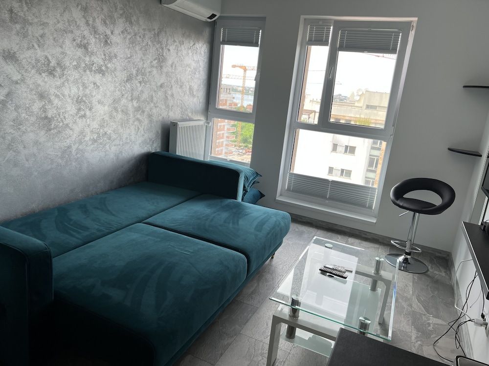 Cozy 2-Room Penthouse Lakeview W14 Junior Apartment 9