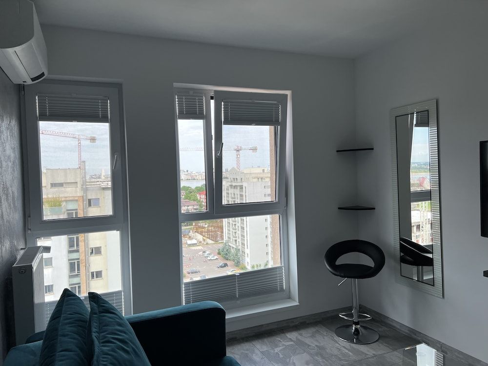 Cozy 2-Room Penthouse Lakeview W14 Junior Apartment 11