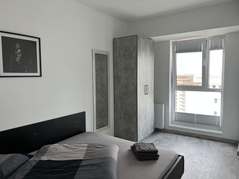 Cozy 2-Room Penthouse Lakeview W14 Junior Apartment 12