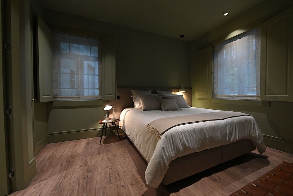 The Grove Houses Classic Double or Twin Room 9