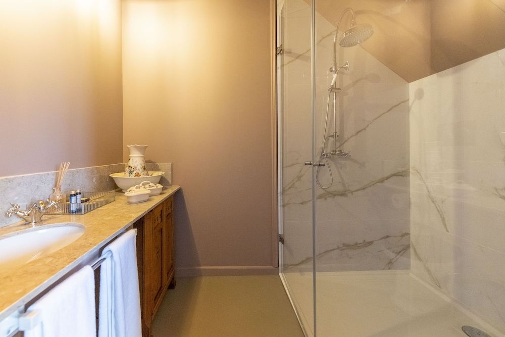 The Grove Houses Classic Double Room 11