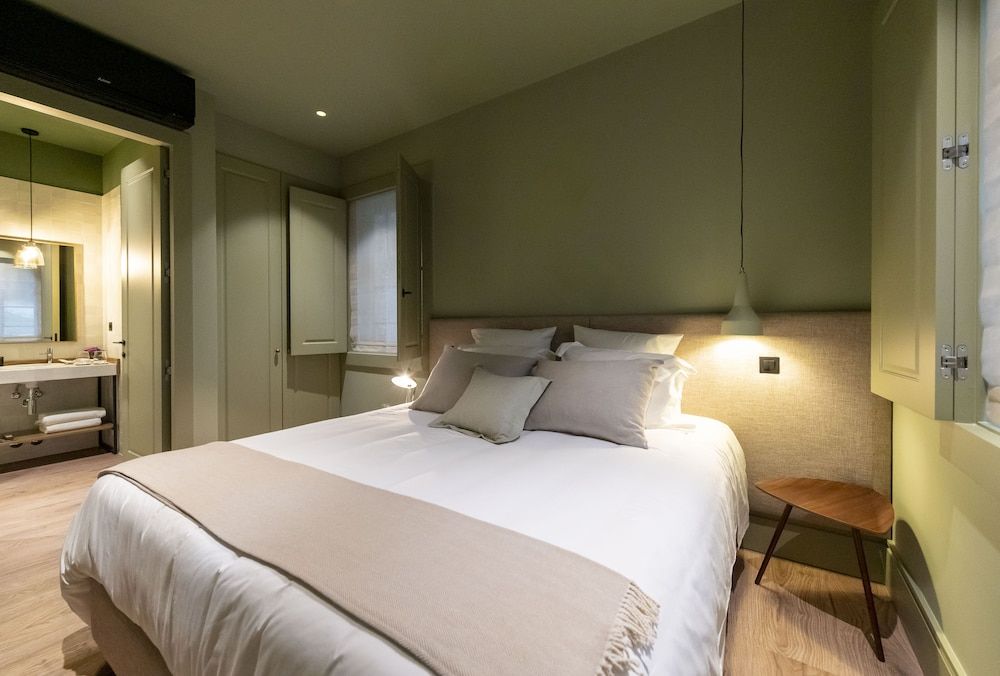 The Grove Houses Classic Double or Twin Room 5