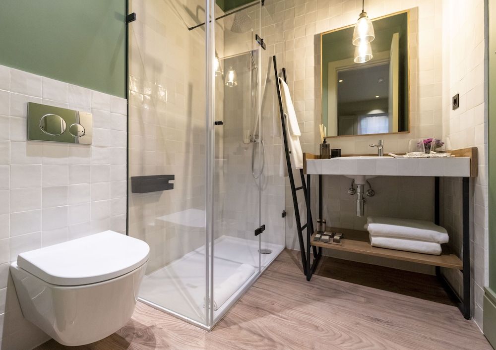 The Grove Houses Classic Double or Twin Room 13