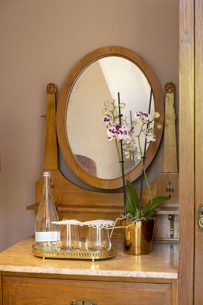 The Grove Houses Classic Double Room 13