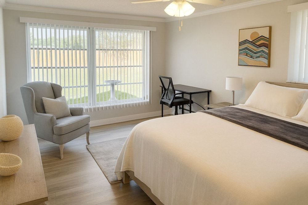 Spacious Family Retreat Port Charlotte Suite, Patio 2