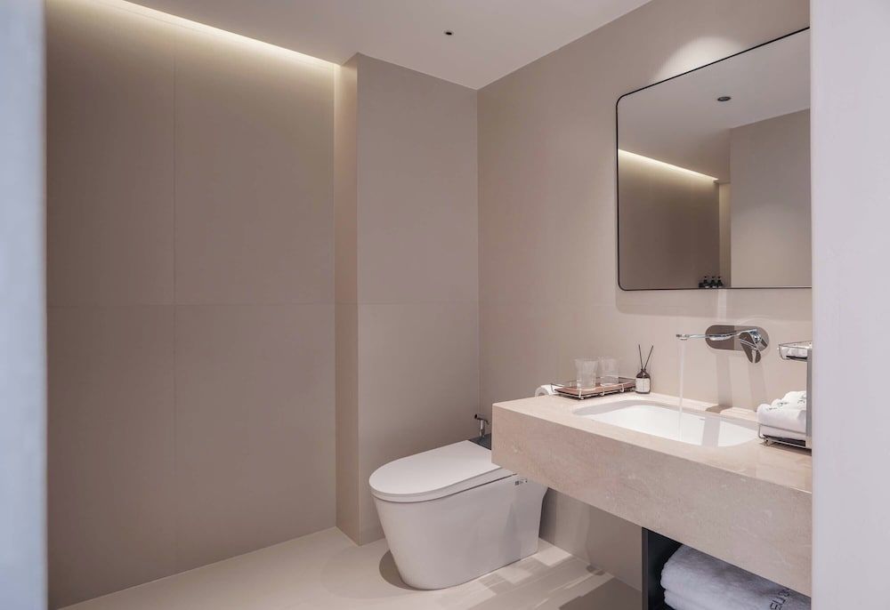 Fuxian Lake Su Qing Qingzhou Cliff Hotel Signature Double Room, Balcony, Lake View 7