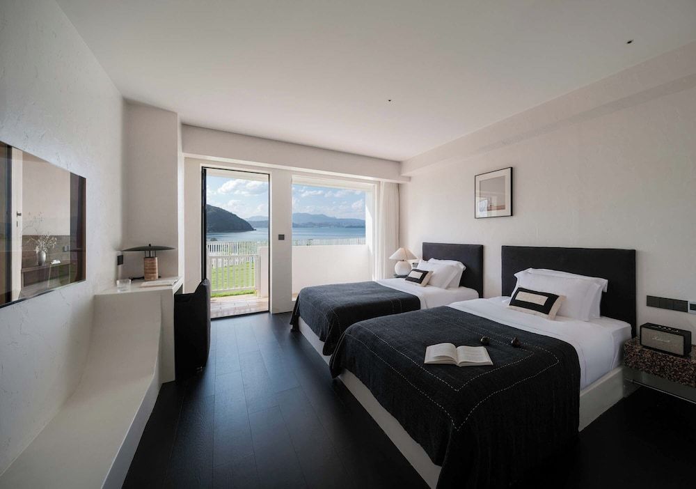 Fuxian Lake Su Qing Qingzhou Cliff Hotel Romantic Twin Room, Balcony, Lake View 5