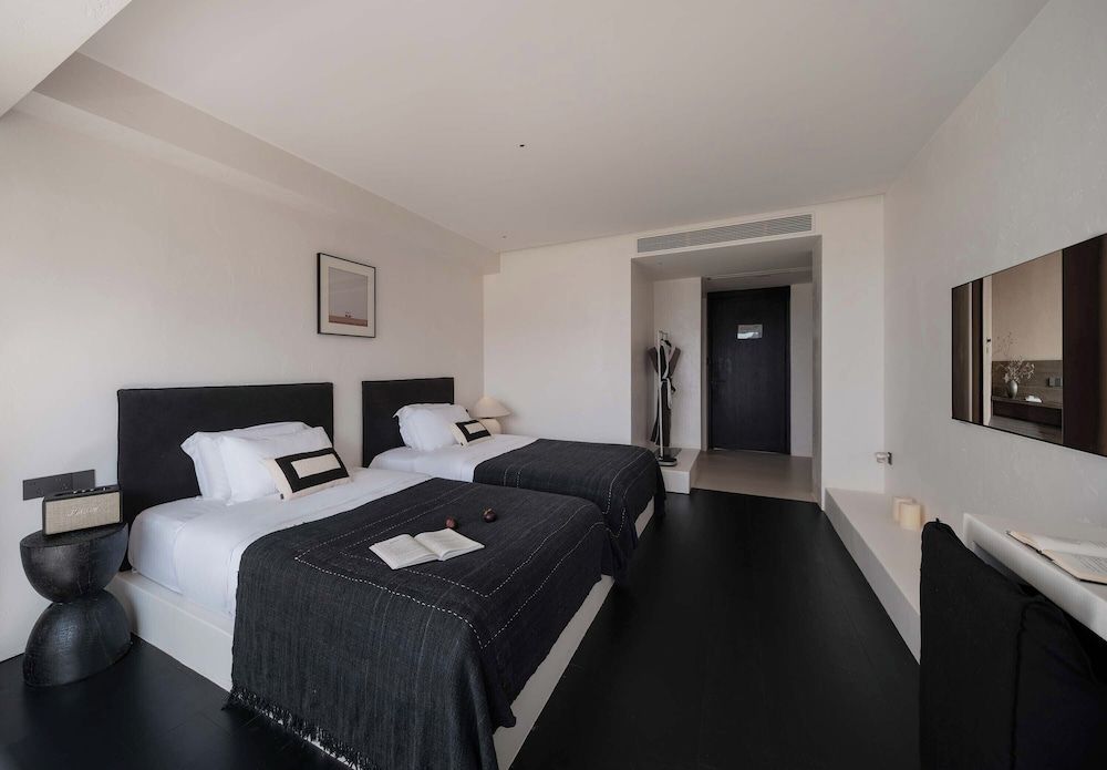 Fuxian Lake Su Qing Qingzhou Cliff Hotel Romantic Twin Room, Balcony, Lake View 2