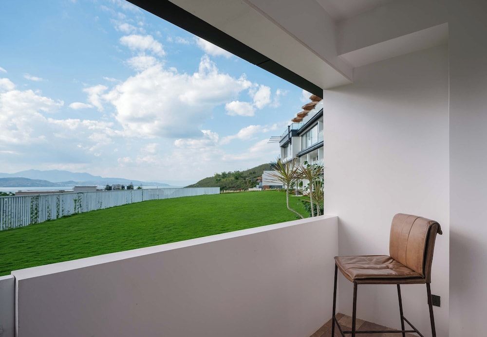 Fuxian Lake Su Qing Qingzhou Cliff Hotel Romantic Twin Room, Balcony, Lake View 6