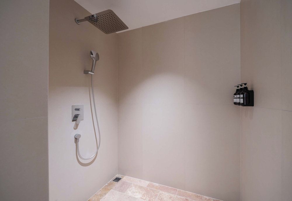 Fuxian Lake Su Qing Qingzhou Cliff Hotel Romantic Twin Room, Balcony, Lake View 8