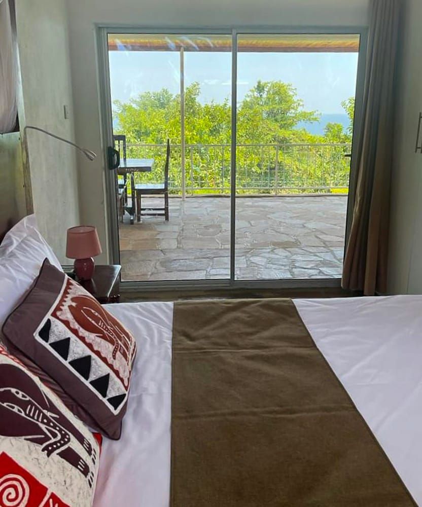 Sunset Lakeview Lodge Standard Room 4