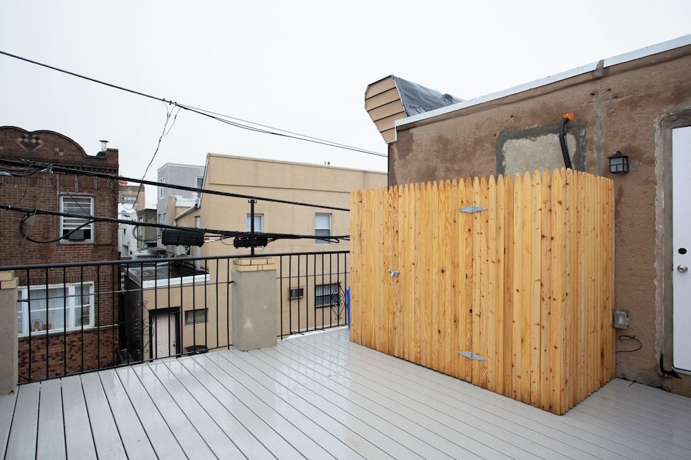 Stylish Minimalist Stay in City Center Apartment, 2 Bedrooms 6