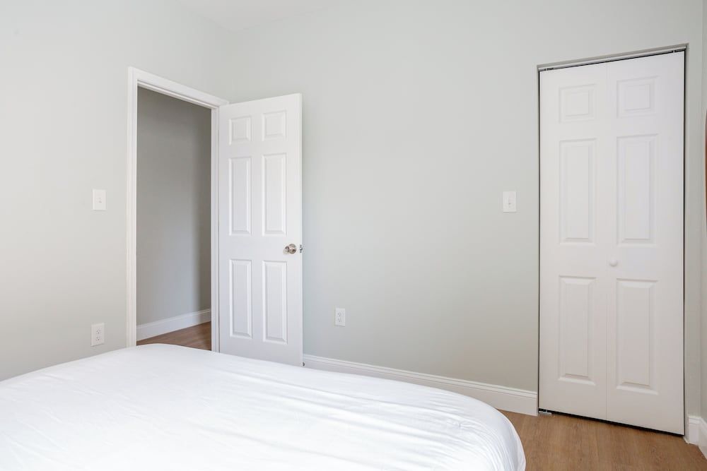 Stylish Minimalist Stay in City Center Apartment, 3 Bedrooms 18