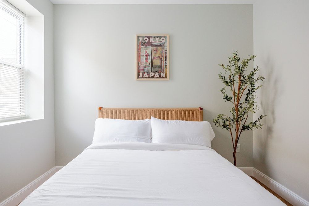 Stylish Minimalist Stay in City Center Apartment, 3 Bedrooms 4