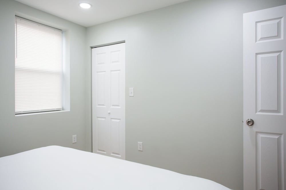 Stylish Minimalist Stay in City Center Apartment, 2 Bedrooms 17