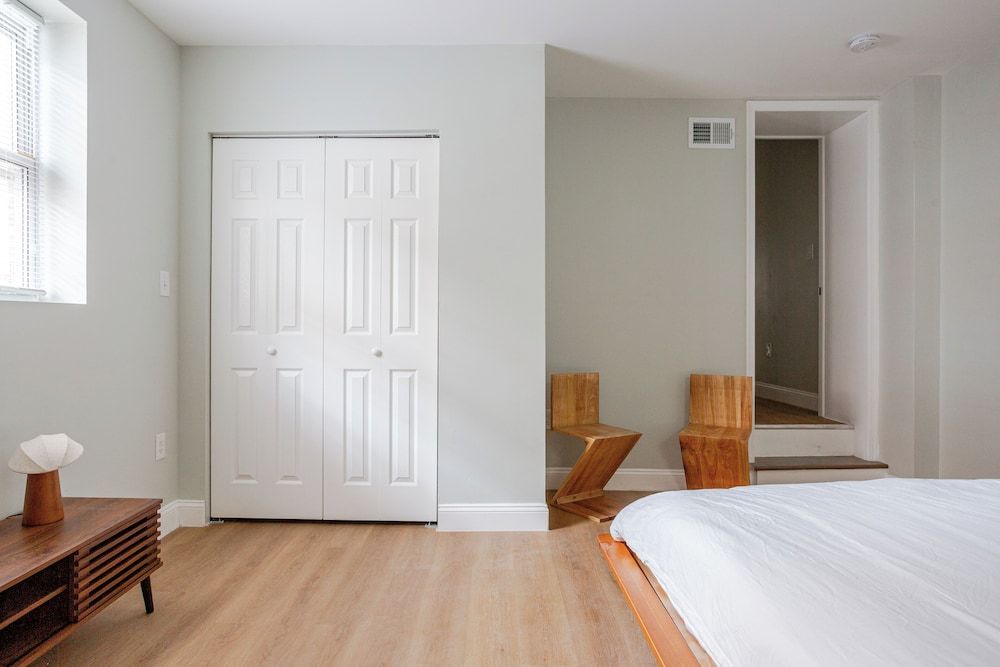 Stylish Minimalist Stay in City Center Apartment, 3 Bedrooms 6