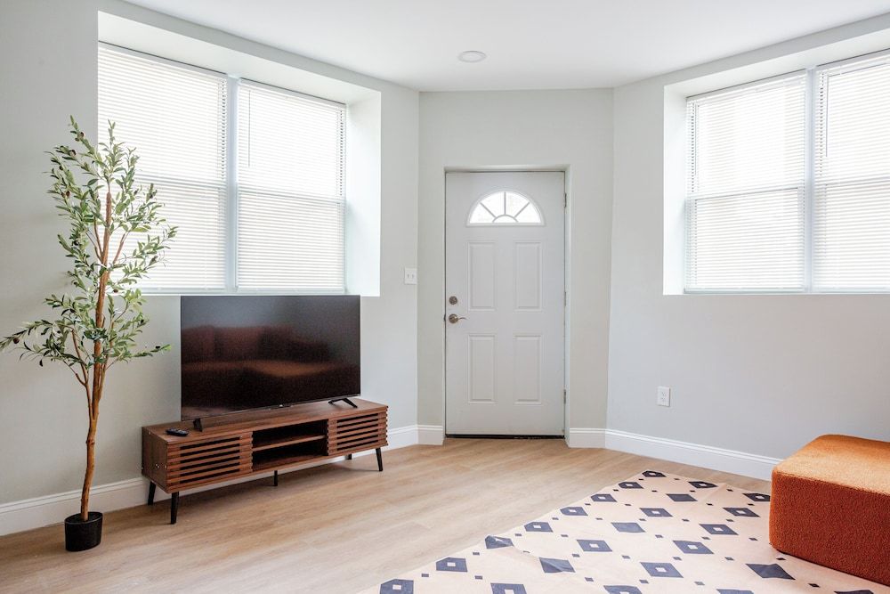 Stylish Minimalist Stay in City Center