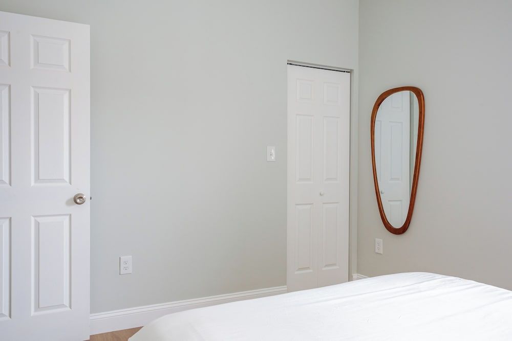 Stylish Minimalist Stay in City Center Apartment, 3 Bedrooms 19