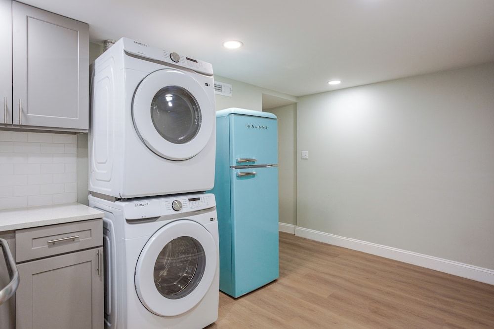 Stylish Minimalist Stay in City Center Apartment, 2 Bedrooms 8