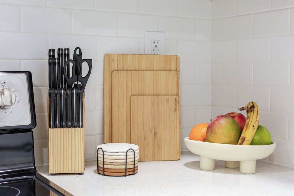 Stylish Minimalist Stay in City Center Apartment, 2 Bedrooms 9