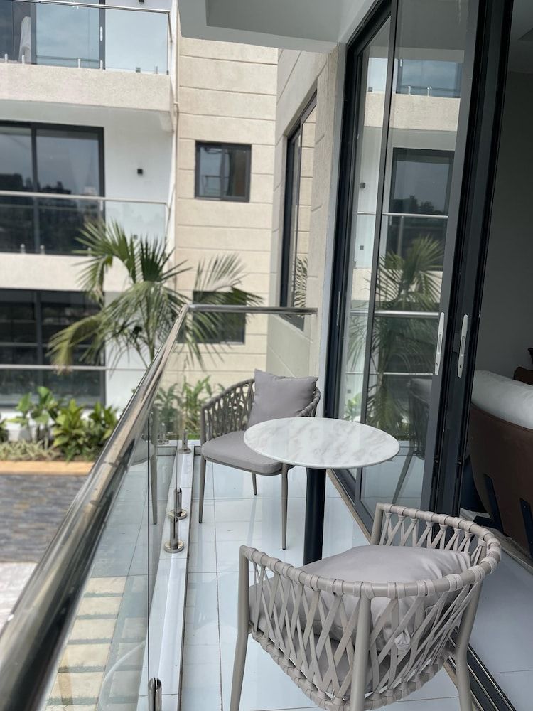 Step Apart Hotel Deluxe Studio Suite, Kitchenette, City View 4