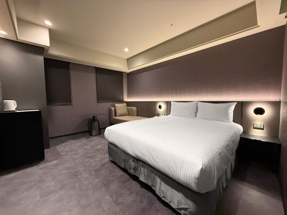 HUB Hotel - Xintai Economy Double Room (Check-in after 21:00)