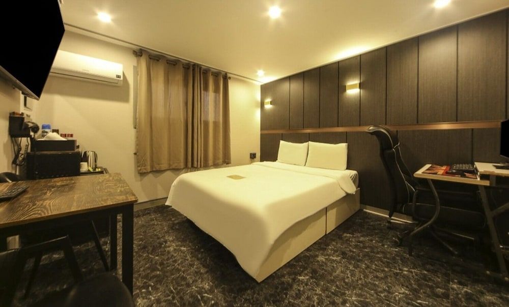 ON and OFF-Sungui Station Double Room, 1 Double Bed 7